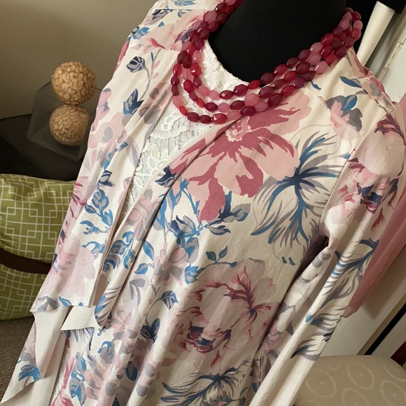 A floral jacket nailed the soft relaxing look ❤️ - Picture 2 of 12